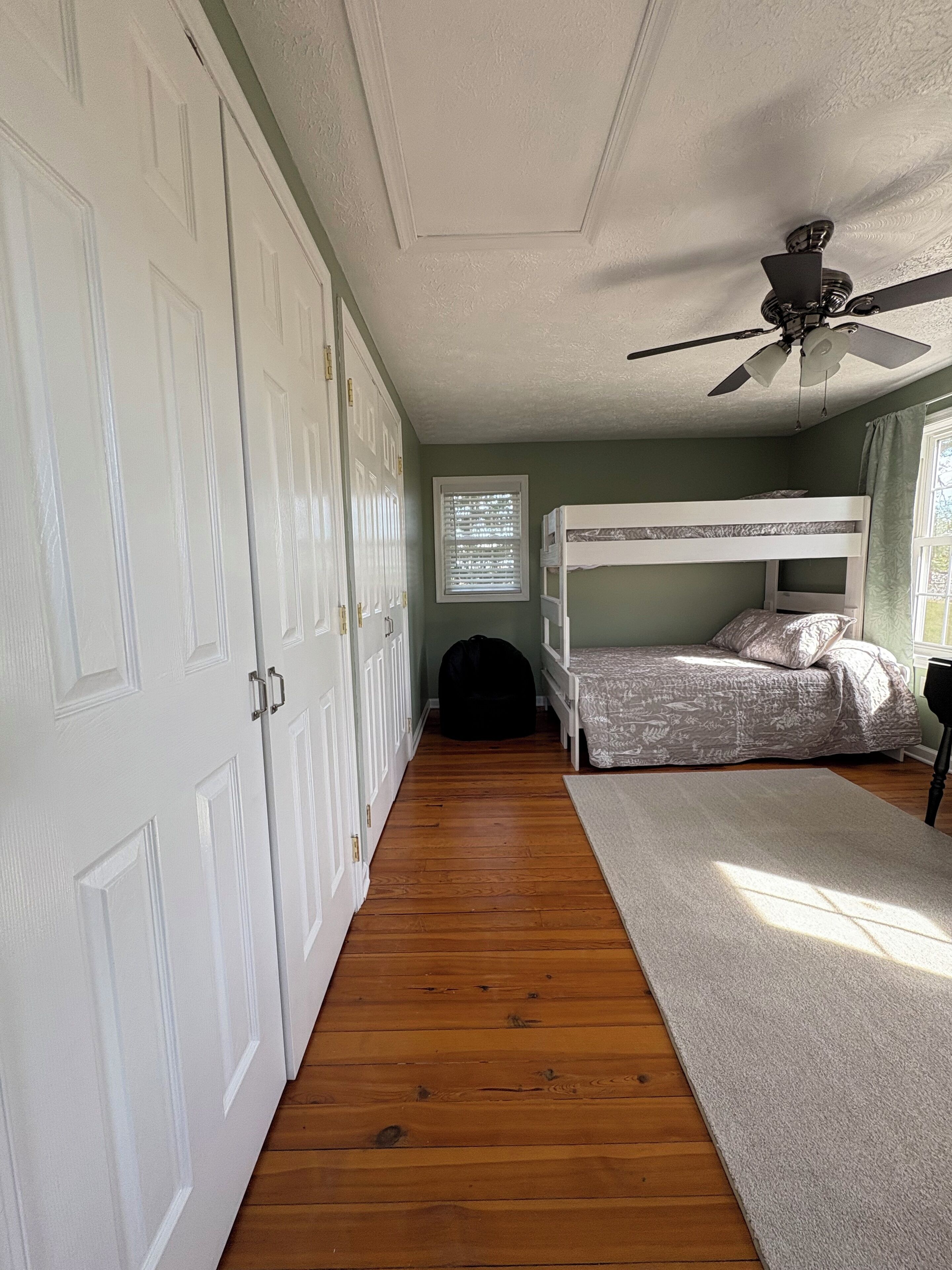 3 bedrooms, iron/ironing board, travel crib, free WiFi