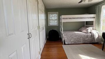 3 bedrooms, iron/ironing board, travel crib, free WiFi