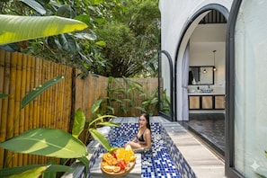 Separate bathtub and shower, free toiletries, hair dryer, bathrobes - Nghé Garden Resort Hoian (Hoian)