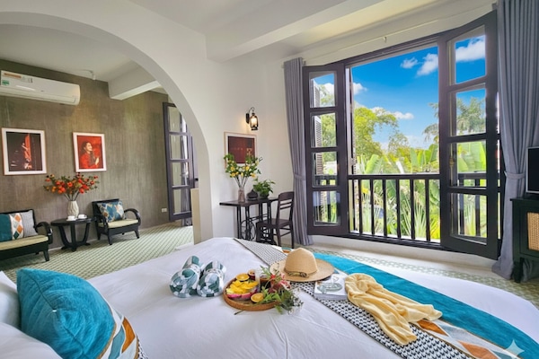 Elite Double Room, Balcony, Courtyard View | In-room safe, desk, blackout drapes, soundproofing