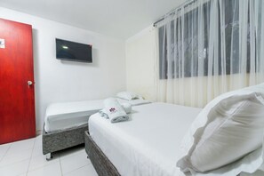 9 camere, una scrivania, ferro/asse da stiro, Wi-Fi gratuito