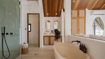 Deluxe Villa, 1 King Bed, Pool View | Bathroom