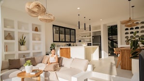 Deluxe Villa, 1 King Bed, Pool View | Living room | 43-inch TV with cable channels - Villa Mulia Uluwatu (Pecatu)