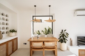 华丽别墅, 1 张特大床, 泳池景观 | 餐厅