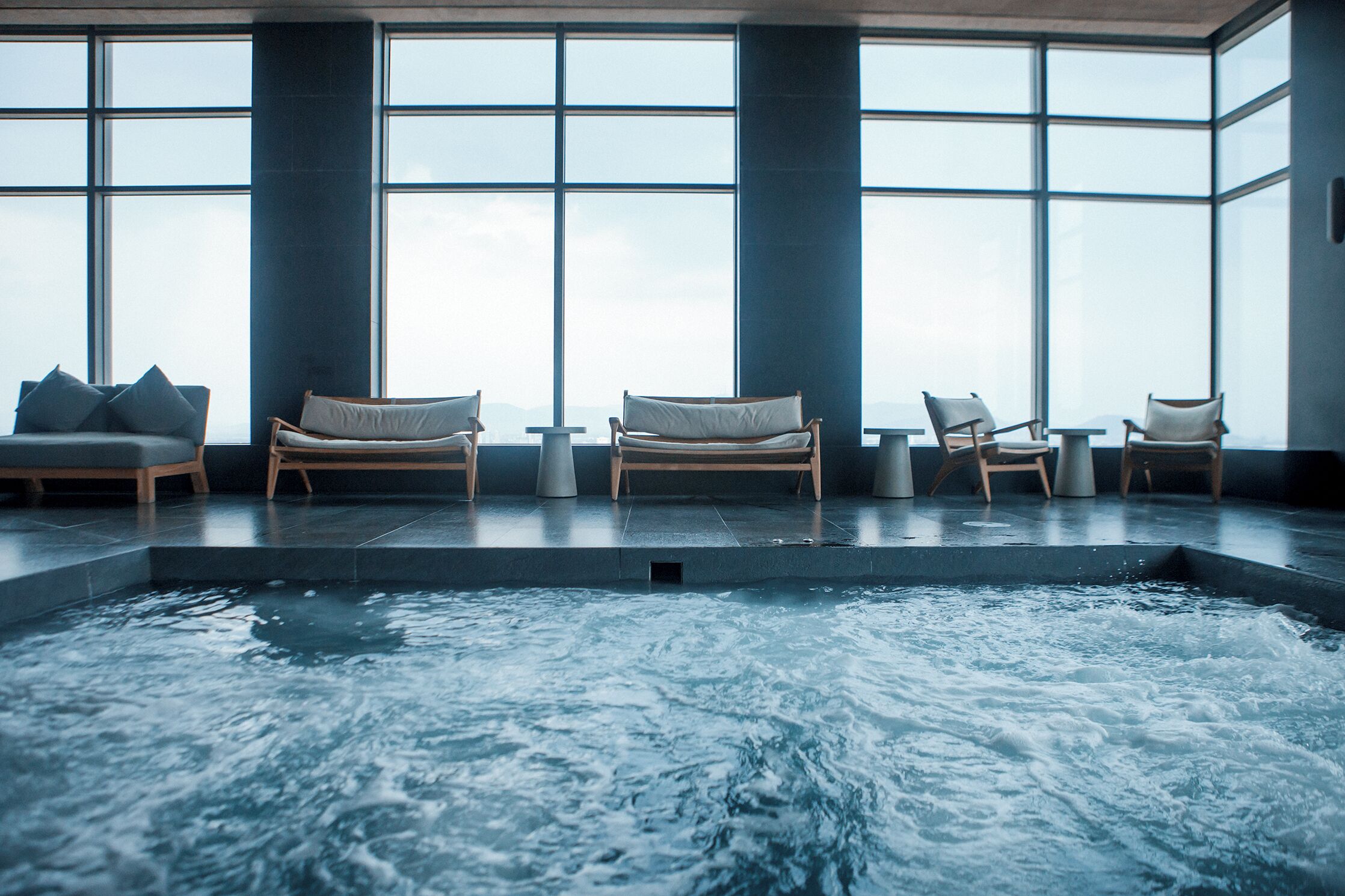 Een binnenzwembad, een verwarmd zwembad