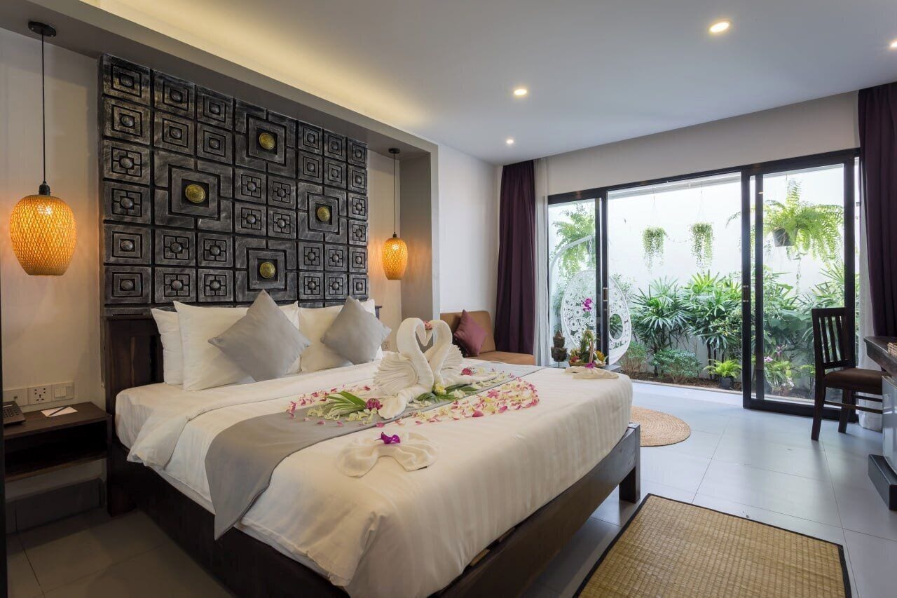 Deluxe King Room | Een minibar, een kluis op de kamer, een bureau, geluiddichte muren