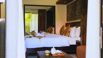 Doppelzimmer, Terrasse, Gartenblick | Minibar, Zimmersafe, Schreibtisch, schallisolierte Zimmer