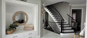 Elegant escape 4BR with POOL TABLE -Airport 20 min