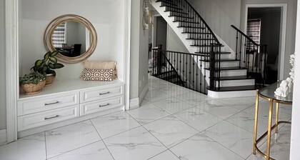 Elegant escape 4BR with POOL TABLE -Airport 20 min