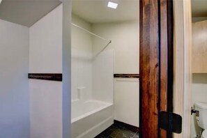 Handtücher, Seife, Toilettenpapier