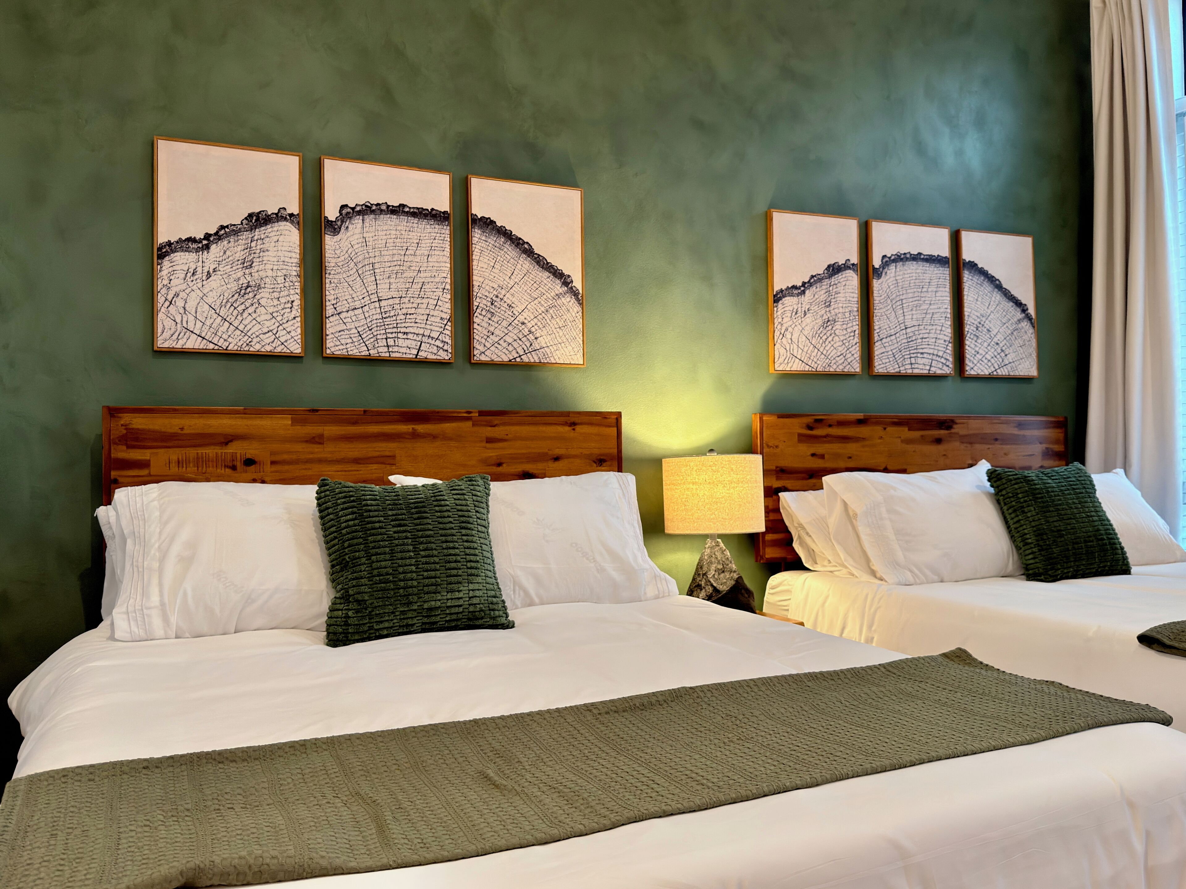 3 bedrooms, desk, iron/ironing board, free WiFi