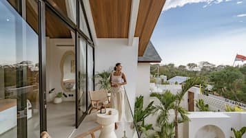 Luxury Villa, 1 King Bed, Pool View | Balcony view