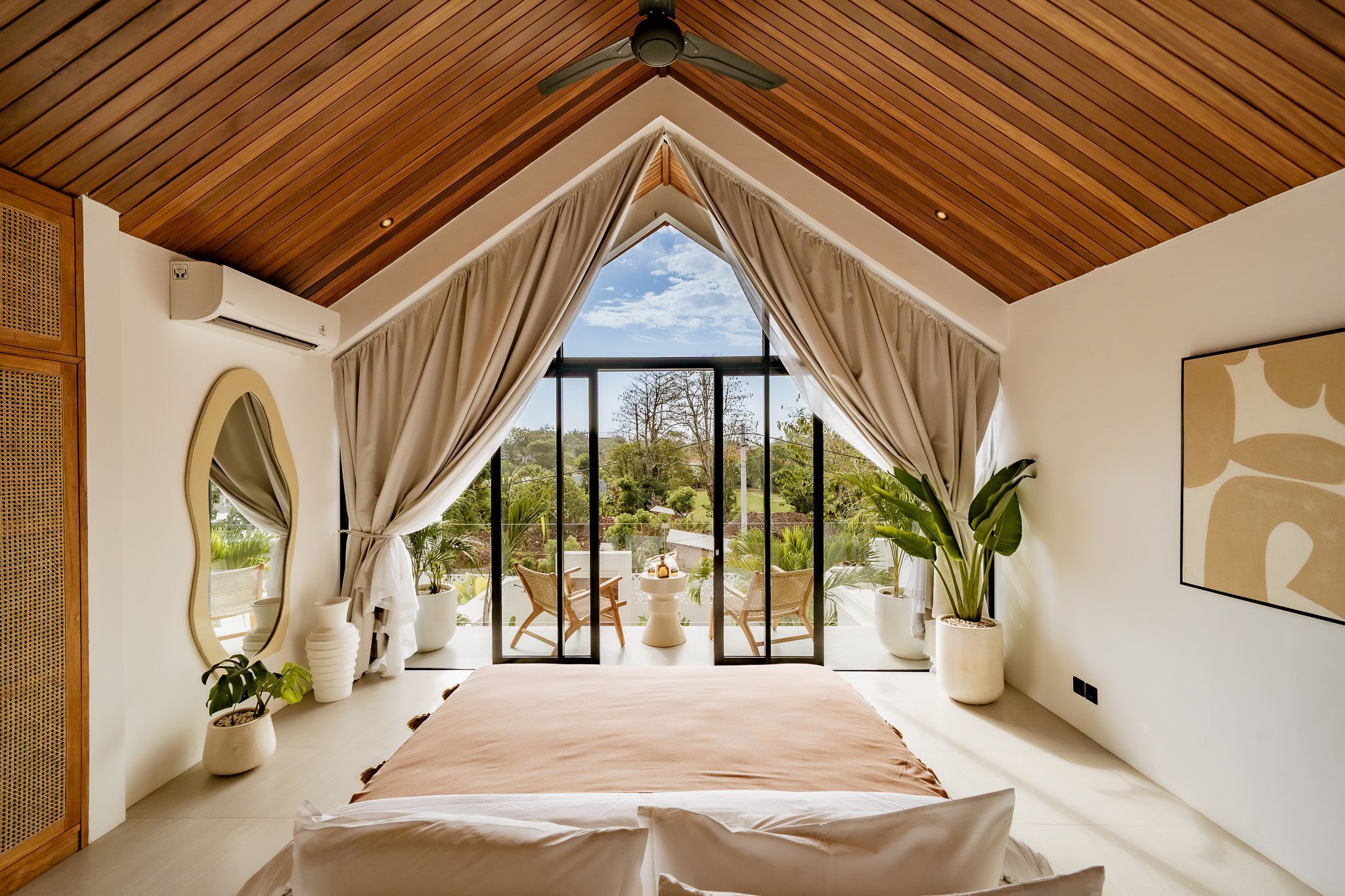 奢華別墅, 1 張特大雙人床, 泳池景 | 埃及棉床單、高級寢具、房內夾萬、書桌