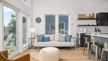 Smart TV, fireplace, DVD player