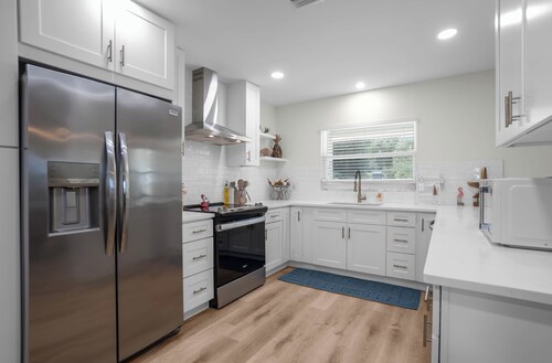 Charming 3-bedroom LAKEFRONT home on Hernando Lake