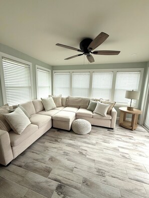 Smart-TV og stereoanlegg