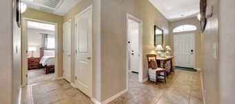 The 27th Street Retreat - 4BR w/ Yard - Sleeps 10