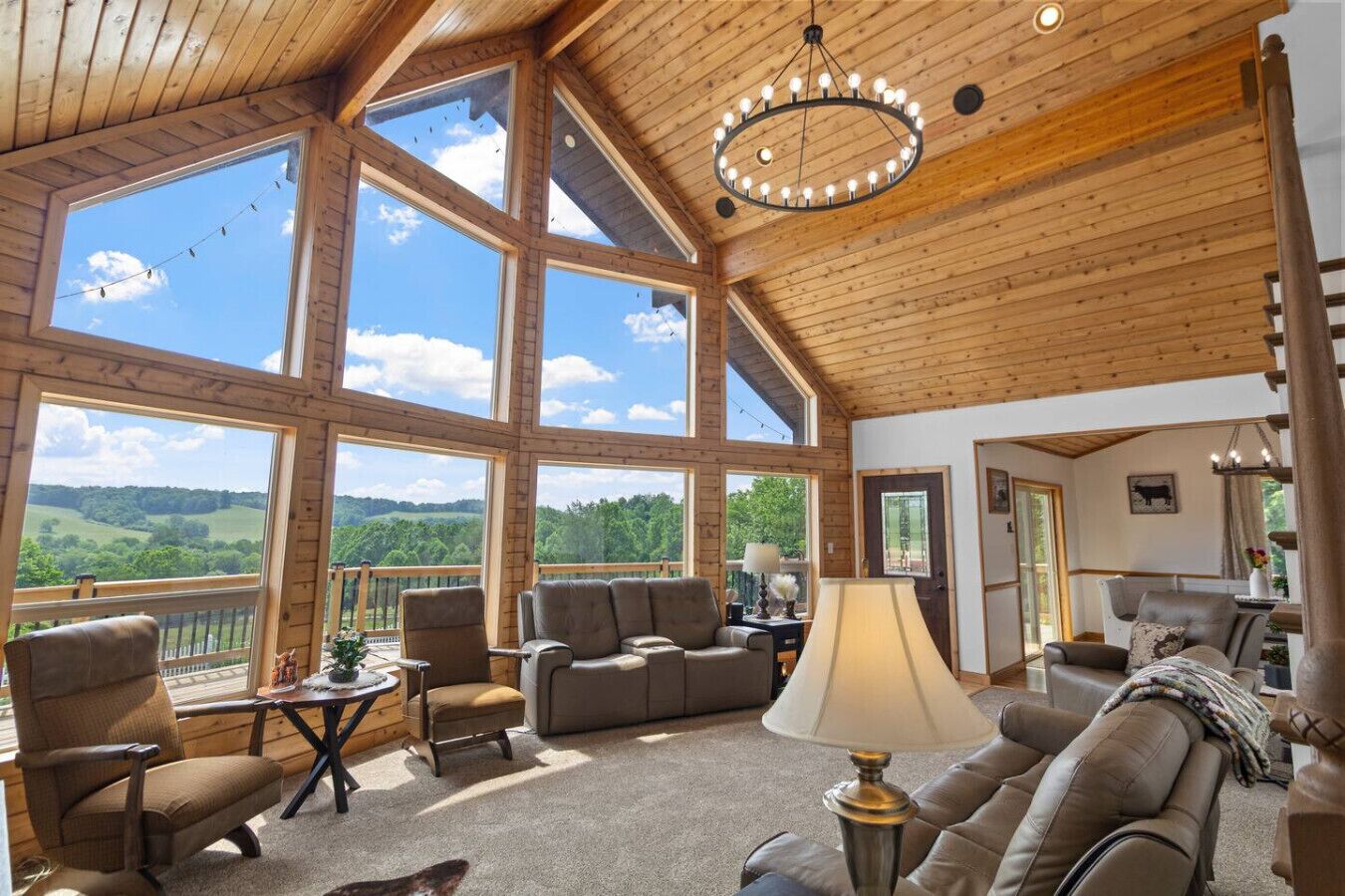 Living Room - plenty of space with leather motorized recliners