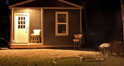 Cozy 2 room cabin viewing the water from your front deck.