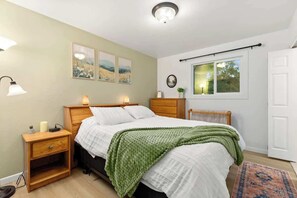 2 bedrooms, iron/ironing board, travel cot, WiFi