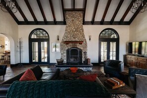 Fireplace, DVD player - Aspen Courtyard Residence (Buena Vista)