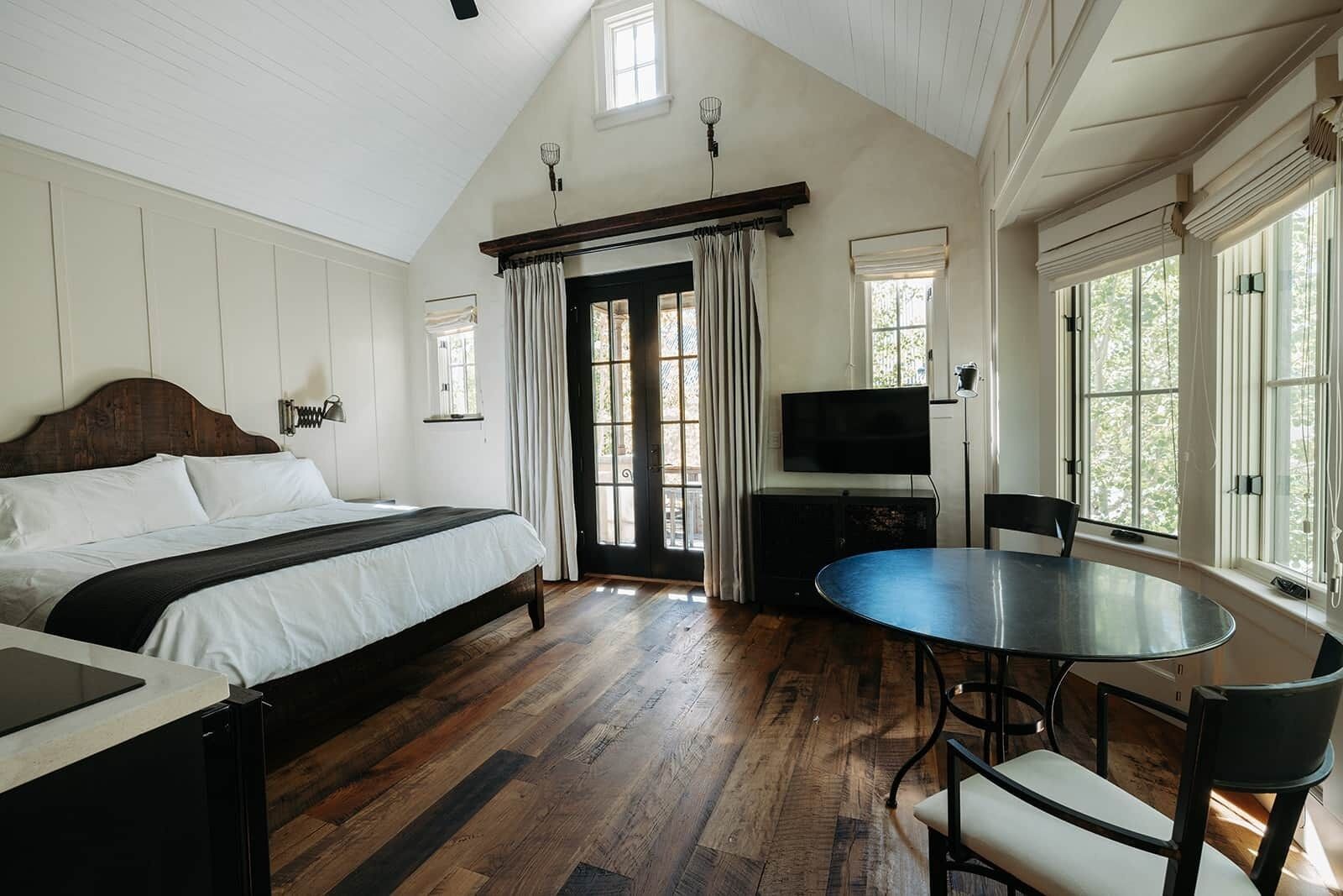 3 chambres, fer et planche à repasser, Wi-Fi, draps fournis