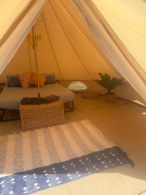 WiFi, bed sheets, wheelchair access