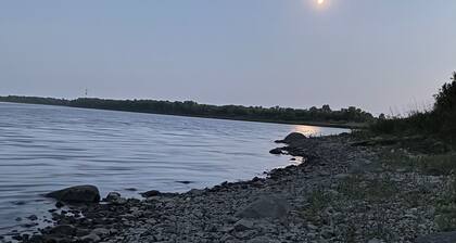 Waterfront 2 room cabin