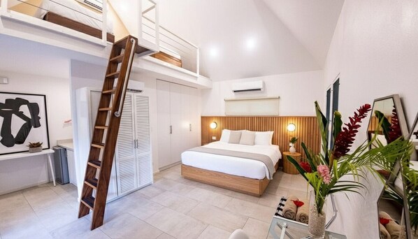 5 bedrooms, desk, iron/ironing board, travel cot