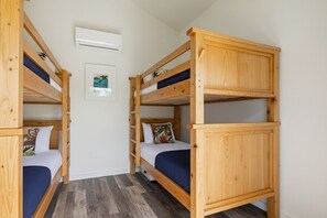 مكتب ومكواة/لوح كي وسرير سفر وواي فاي مجانًا