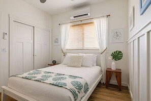 5 bedrooms, desk, iron/ironing board, travel cot