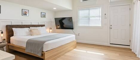 5 Schlafzimmer, Schreibtisch, Bügeleisen/Bügelbrett, Reisekinderbett