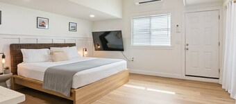 Sugar Mill Shore, 2 Kitchens, A/C, Modern Finishes