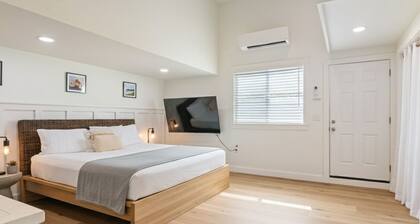 Sugar Mill Shore, 2 Kitchens, A/C, Modern Finishes