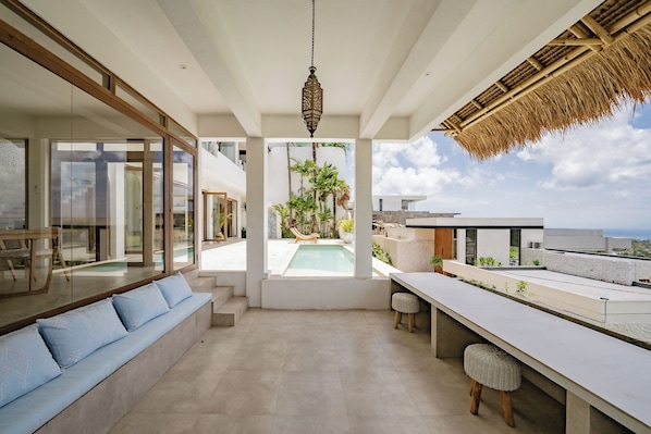 Luxury-Villa, eigener Pool, Meerblick | Terrasse/Patio