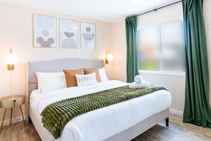 4 Schlafzimmer, Schreibtisch, Bügeleisen/Bügelbrett, Reisekinderbett