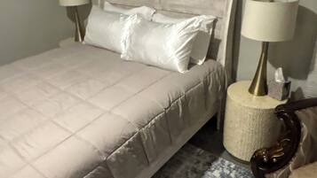 3 bedrooms, in-room safe, desk, iron/ironing board