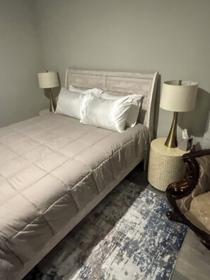 3 bedrooms, in-room safe, desk, iron/ironing board