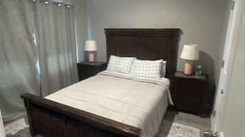 3 bedrooms, in-room safe, desk, iron/ironing board