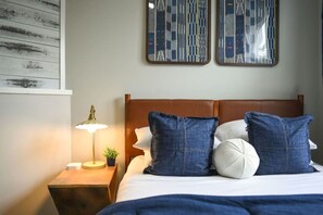 Iron/ironing board, travel cot, WiFi, bed sheets - HostWise Stays - Firepit | Sauna | Driveway | Hammock | King Beds (Pittsburgh)