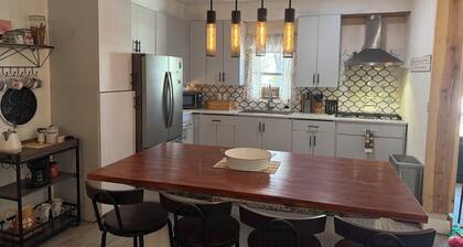 Spacious 3-bedroom house in serene Piedras Negras with AC and pool