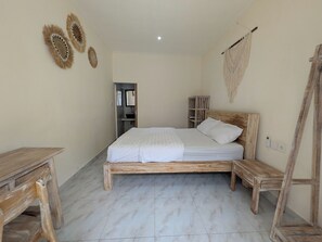 Quarto casal standard | Individualmente mobiliados, escrivaninha