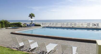 20% OFF!! - Amazing Ocean View King Bed Studio in Daytona!