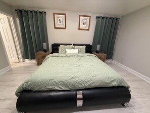 3 bedrooms, iron/ironing board, WiFi, bed sheets - Welcome to Sweet Escape Sugar Land, your cozy home away from home! Close to NRG (Sugar Land)