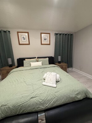 3 habitaciones, tabla de planchar con plancha, wifi y ropa de cama