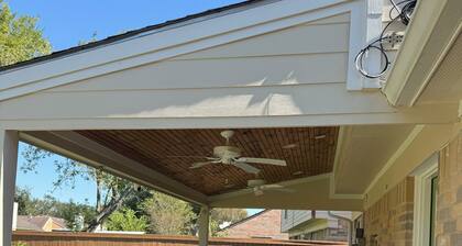 Welcome to Sweet Escape Sugar Land, your cozy home away from home! Close to NRG