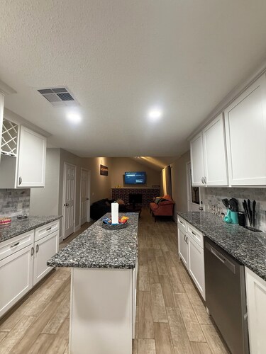 Welcome to Sweet Escape Sugar Land, your cozy home away from home! Close to NRG