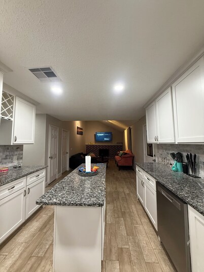 Welcome to Sweet Escape Sugar Land, your cozy home away from home! Close to NRG