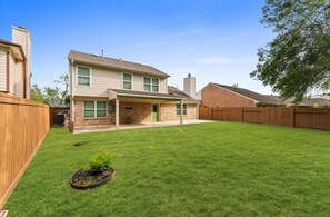 Exterior - Welcome to Sweet Escape Sugar Land, your cozy home away from home! Close to NRG (Sugar Land)
