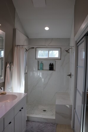 Shower, hair dryer, towels, soap - Rooftop Spa Cabin with Fire Pit and Golf Cart (Linn Valley)